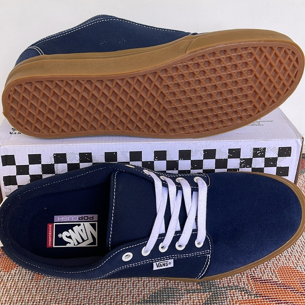 Vans WMNS Skate Chukka Low Dress Blues/Gum
VN0A4BX4FS1
Sneakers - Picture 3 of 16